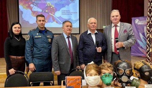 В преддверии Дня гражданской обороны сотрудники Управления по ЮЗАО ГУ МЧС России продолжают проводить в школах открытые уроки