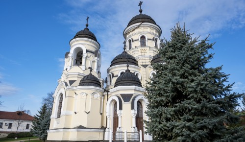 В храме Святых Праведных Симеона Богоприимца и Анны Пророчицы помолились об успехах в учебе воспитанников воскресной школы