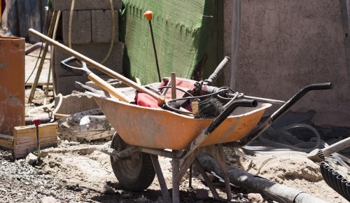 В Котловке ликвидировали незаконные аварийные постройки