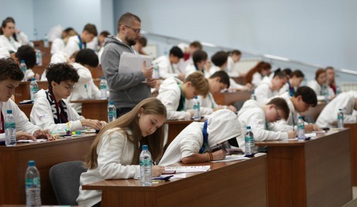 Ученики школы №2006 стали финалистами престижной олимпиады по финансовой безопасности