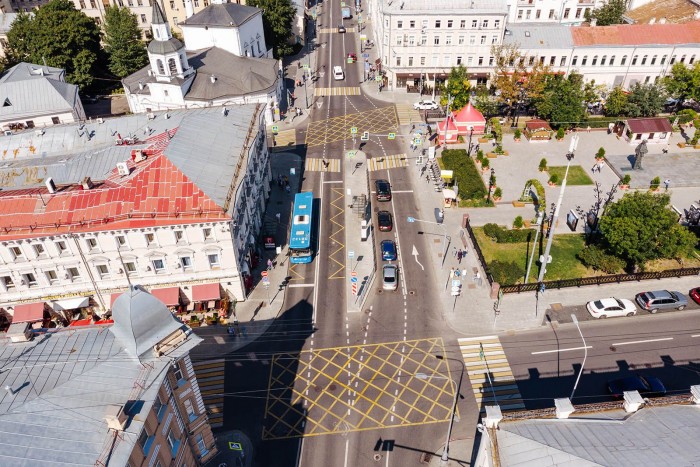 На двух перекрестках ЮЗАО появилась вафельная разметка