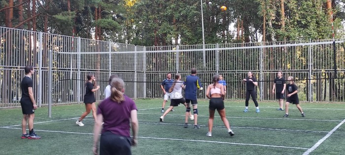 Волейбольный турнир в честь педагогов прошел в СП «Котловка» центра «Атлант»