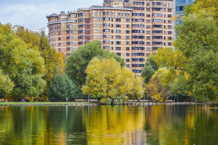 Москвичам рассказали, как ухаживают за усадьбой Воронцово