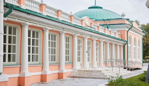 Мэр Москвы: Восточному флигелю усадьбы Воронцово вернули первозданную красоту