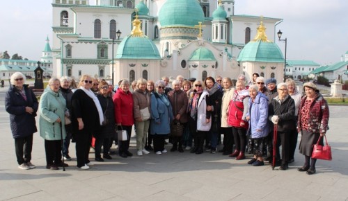 Ветераны педагогического труда из Теплого Стана посетили Новоиерусалимский монастырь