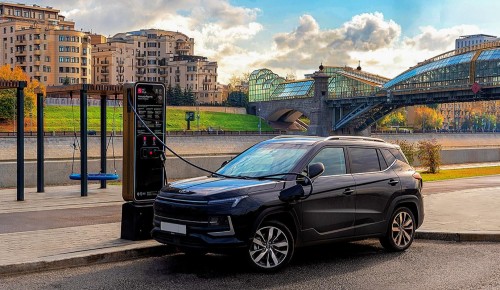 Собянин: Москва поддержит инвесторов, развивающих электрозарядные станции