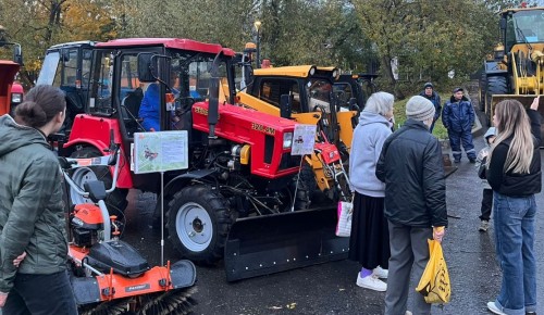 На Коньковских прудах организовали лекцию и выставку в рамках «Школы ЖКХ»