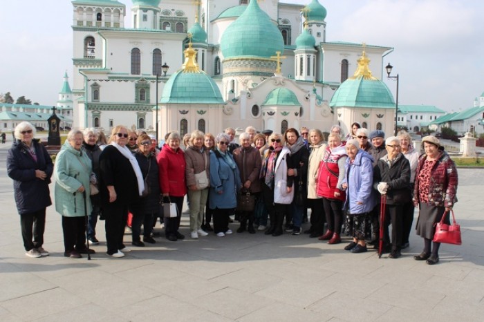 Ветераны педагогического труда из Теплого Стана посетили Новоиерусалимский монастырь