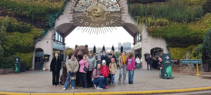 Полицейские УВД по ЮЗАО столицы организовали для детей подшефных социальных приютов и школы бесплатное посещение Московского зоопарка