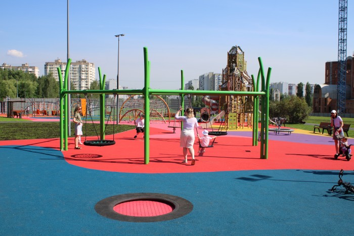 Тренировки на улице! Два спортивных кластера открыли в Юго-Западном округе