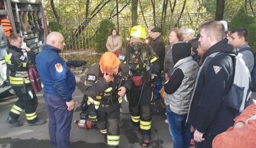 Спасатели поделились знаниями с жителями ЮЗАО