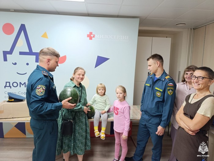 Свято-Софийский социальный дом посетили сотрудники Управления по ЮЗАО ГУ МЧС России по г. Москве