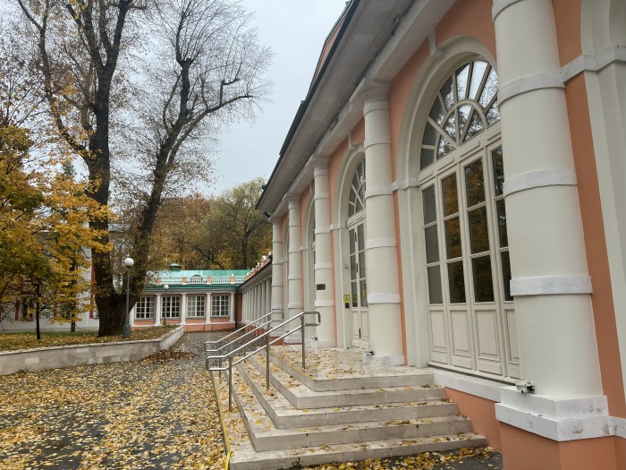 Только хорошеет: в усадьбе Воронцово готовится к открытию восточный флигель