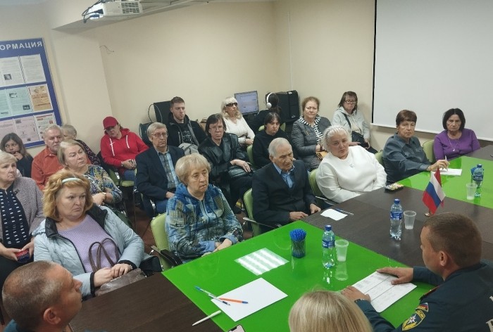 Сотрудники Управления Департамента ГОЧСиПБ по ЮЗАО проводят информационно-просветительскую работу