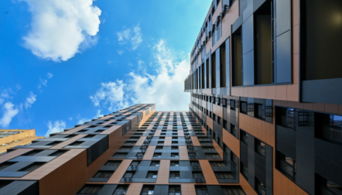 Договоры на квартиры в новостройке по реновации в Черёмушках заключили почти 400 человек