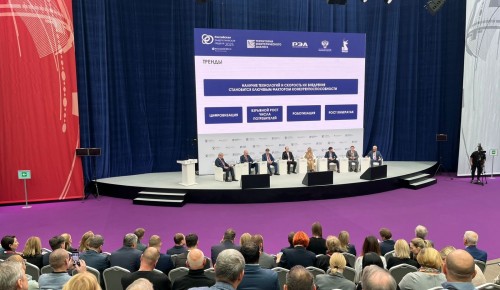 Представители Ломоносовского района поучаствовали в форуме «Российская энергетическая неделя — 2025»