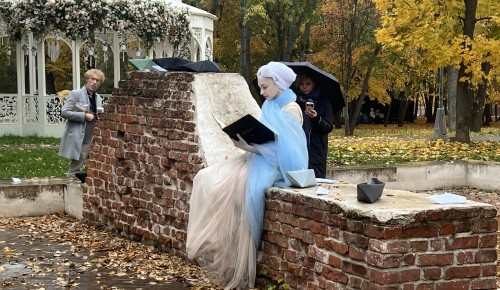 Приусадебный театр: студенты ГИТИСа оживили героев Пушкина в Воронцово