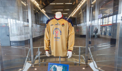 На станции метро «Воробьевы горы» открылась выставка к 20-летию победы клуба ЦСКА в Кубке УЕФА