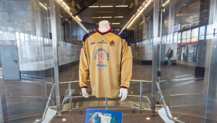 На станции метро «Воробьевы горы» открылась выставка к 20-летию победы клуба ЦСКА в Кубке УЕФА