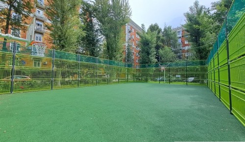 В Гагаринском районе завершилось обновление спортивной площадки на улице Строителей