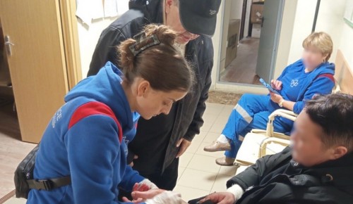 Сотрудник «Московской безопасности» на юге столицы спас женщину с ранами на руках