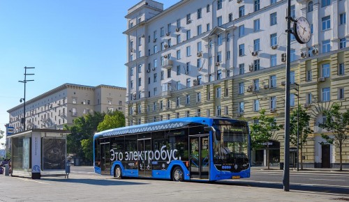 Электробусы вышли на маршруты №67 и 922, которые проходят по Большой Юшуньской улице