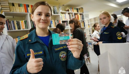 Сотрудники Управления по ЮЗАО ГУ МЧС России по г. Москве организовали книг в библиотечный фонд юго-запада