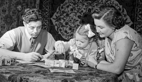 Главархив подготовил новую онлайн-выставку «Мой папа», приуроченную ко Дню отца