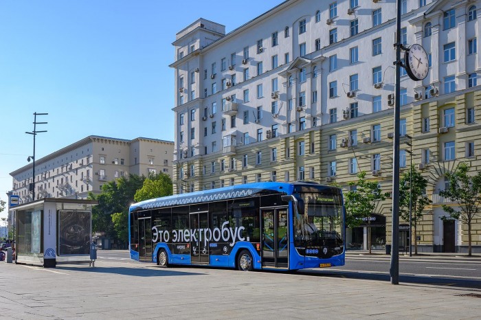 Электробусы вышли на маршруты №67 и 922, которые проходят по Большой Юшуньской улице