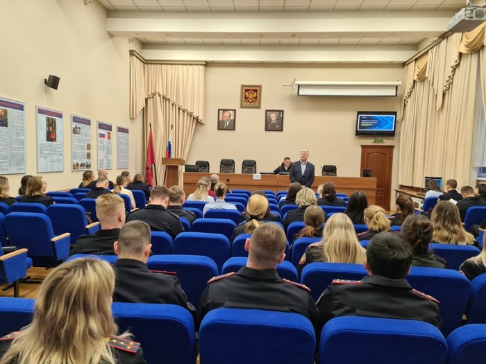 Сотрудникам полиции УВД по ЮЗАО столицы в рамках ГПИ рассказали о суверенитете России на международной арене