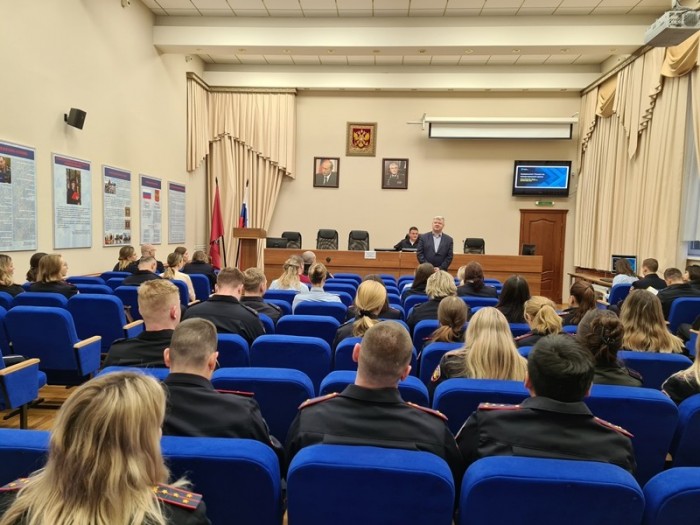 Сотрудникам полиции УВД по ЮЗАО столицы в рамках ГПИ рассказали о суверенитете России на международной арене