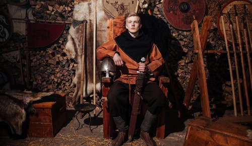 Литературно-музыкальное путешествие в эпоху королей ждет жителей Котловки в библиотеке №190