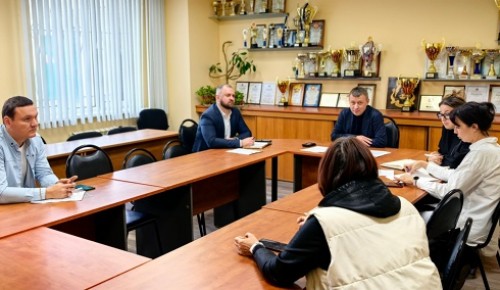 В Теплом Стане обсудили вопрос ремонта в библиотеке №169 «Проспект»
