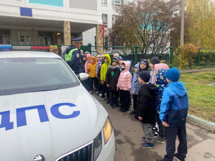 В ЮЗАО столицы автоинспекторы провели акцию «Засветись»