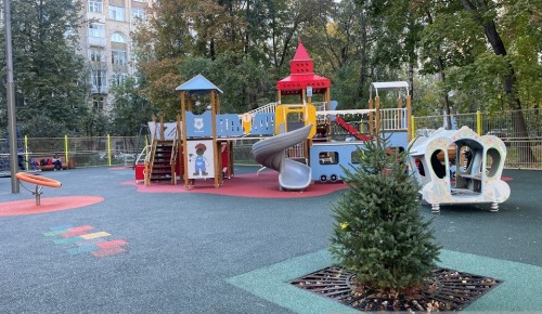 Двор на Ленинском проспекте преобразился после благоустройства