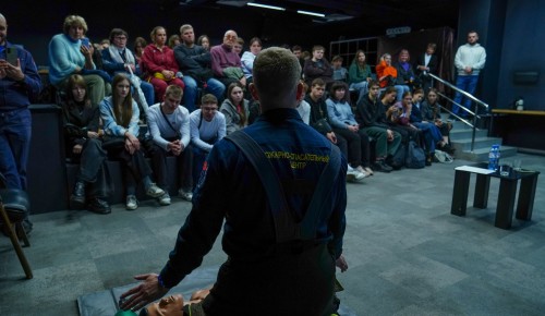 Спасатели провели мастер-класс по оказанию первой помощи для студентов Московского финансово-юридического университета