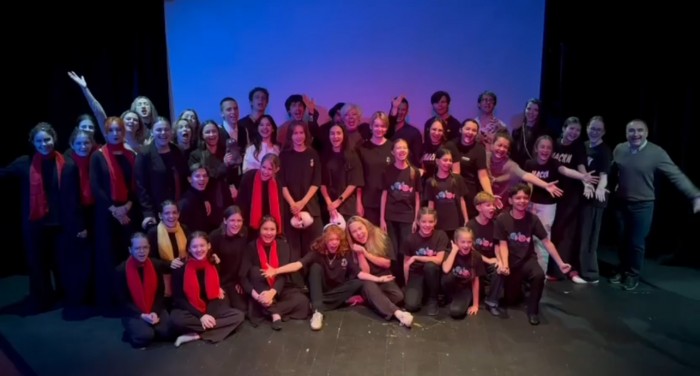 15 финалистов и жюри со звездой «Молодежки»: в «Сцене» проходит фестиваль «Молодые-молодым»