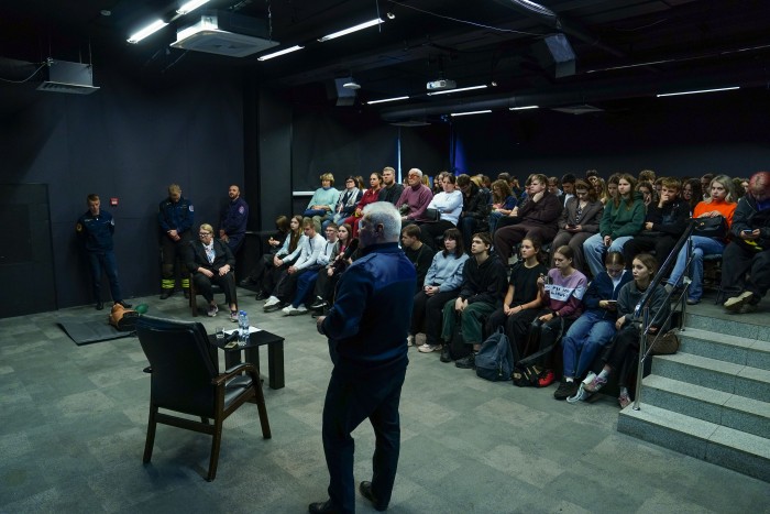 Специалисты ГОЧСиПБ провели пожарно-профилактическое мероприятие для студентов и общественных советников в районе Коньково