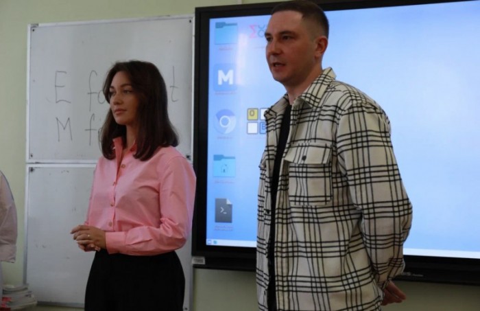 Полицейские и общественники юго-запада Москвы провели профилактическую лекцию в рамках акции «Сообщи, где торгуют смертью»