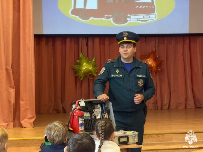 Ученики школы 1534 узнали всё о пожарно-криминалистическом чемодане «Антрацит»