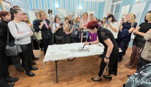 В библиотеке им. А.Л. Барто открылась выставка китайской живописи