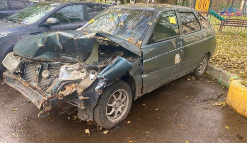 На ул. Власова выявили брошенный автомобиль