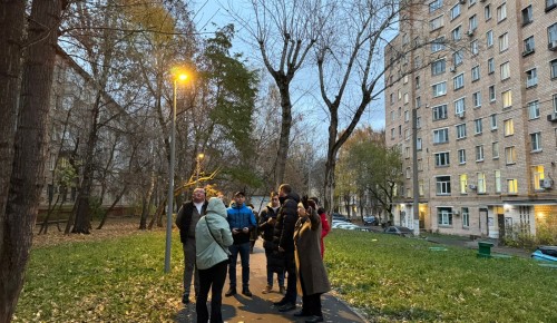 В Котловке проверили благоустройство дворов и подъездов на ул. Нагорной