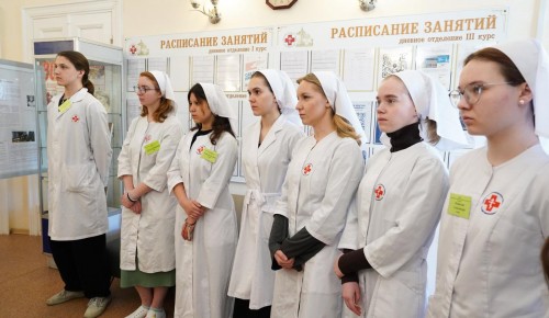 Более 100 москвичек-волонтеров помогают участникам СВО в военных госпиталях