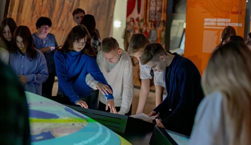 В Московском дворце пионеров школьники изучают науку через эксперименты в «Доме полимеров»