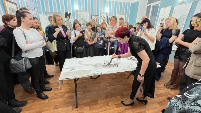 В библиотеке им. А.Л. Барто открылась выставка китайской живописи