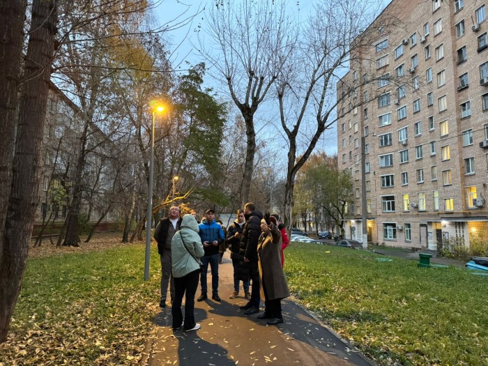 В Котловке проверили благоустройство дворов и подъездов на ул. Нагорной