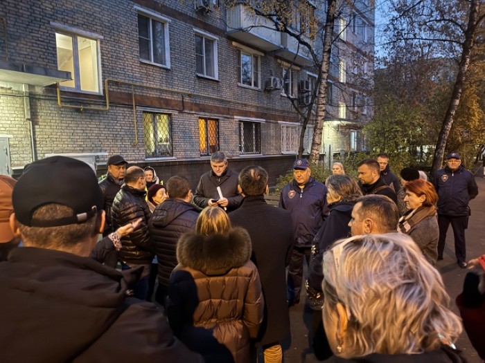 На ул. Панферова в Ломоносовском районе восстановят неработающие опоры освещения