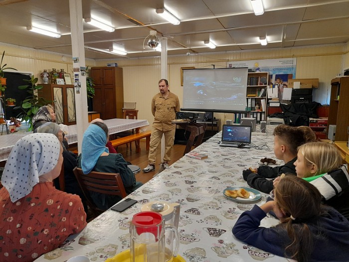 В храме Святых Праведных Симеона Богоприимца и Анны Пророчицы показали фильм о Минине и Пожарском
