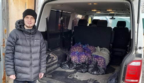 Пожилые прихожане храма Святых Праведных Симеона Богоприимца и Анны Пророчицы получили картофель от добровольцев